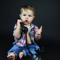 Alo, bebe la telefon, aici e studioul GIA?